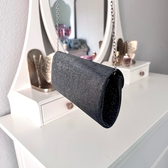 Vintage Chain Glitter Clutch - Picture 6 of 14